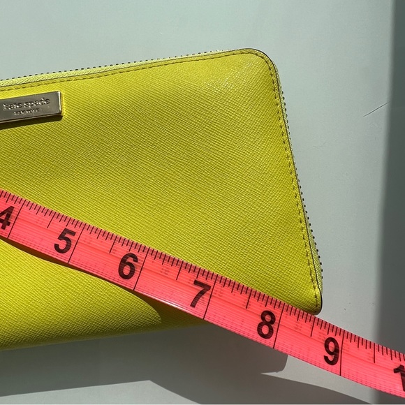 ♠️ Kate Spade leather continental wallet w/ zippered coin fluorescent yellow - Picture 12 of 12